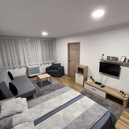 阿格里亚公寓 * 埃格尔